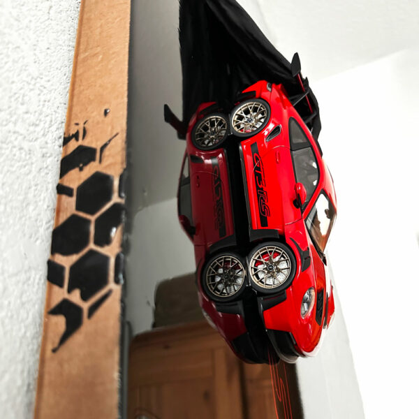 "Red in Black" – Bild 6