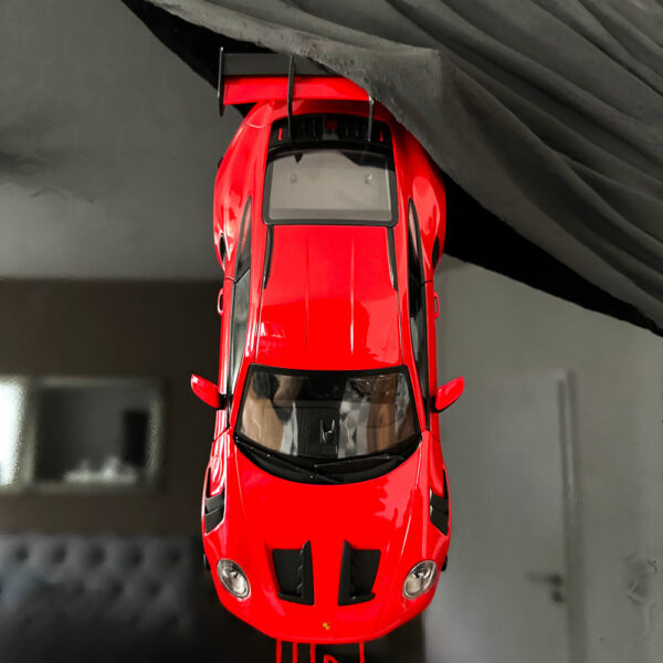 "Red in Black" – Bild 10