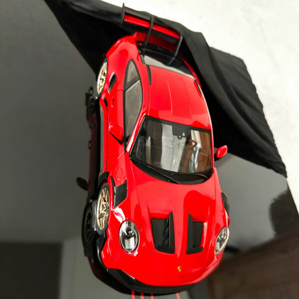"Red in Black" – Bild 11